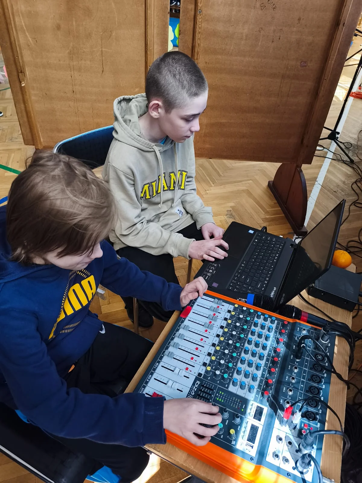 Uczniowie naszej szkoły w roli realizatorów dźwięku